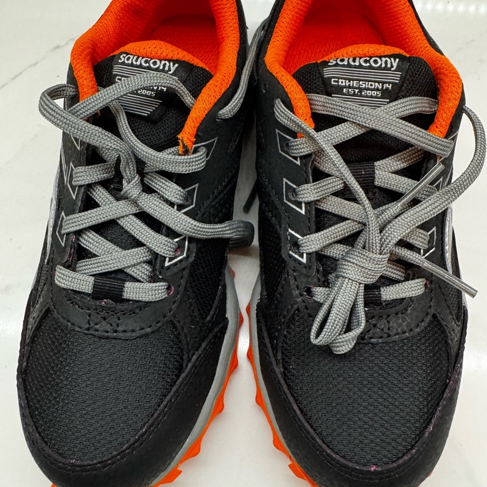 Saucony Kids Black and Orange Sneakers Brand New with Box - Picture 3 of 7